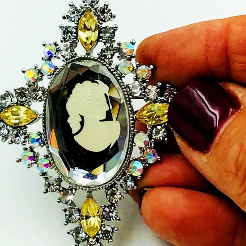 DIAMOND SHAPED CAMEO BROOCH PENDANT COMBINATION YELLOW AURORA B RHINESTONE